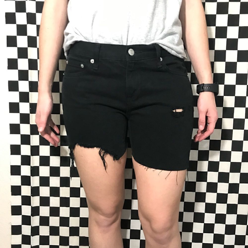 Distressed gap shorts   - Picture 6 of 7